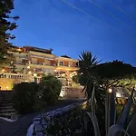 Stefanosplace Sea View 4*
